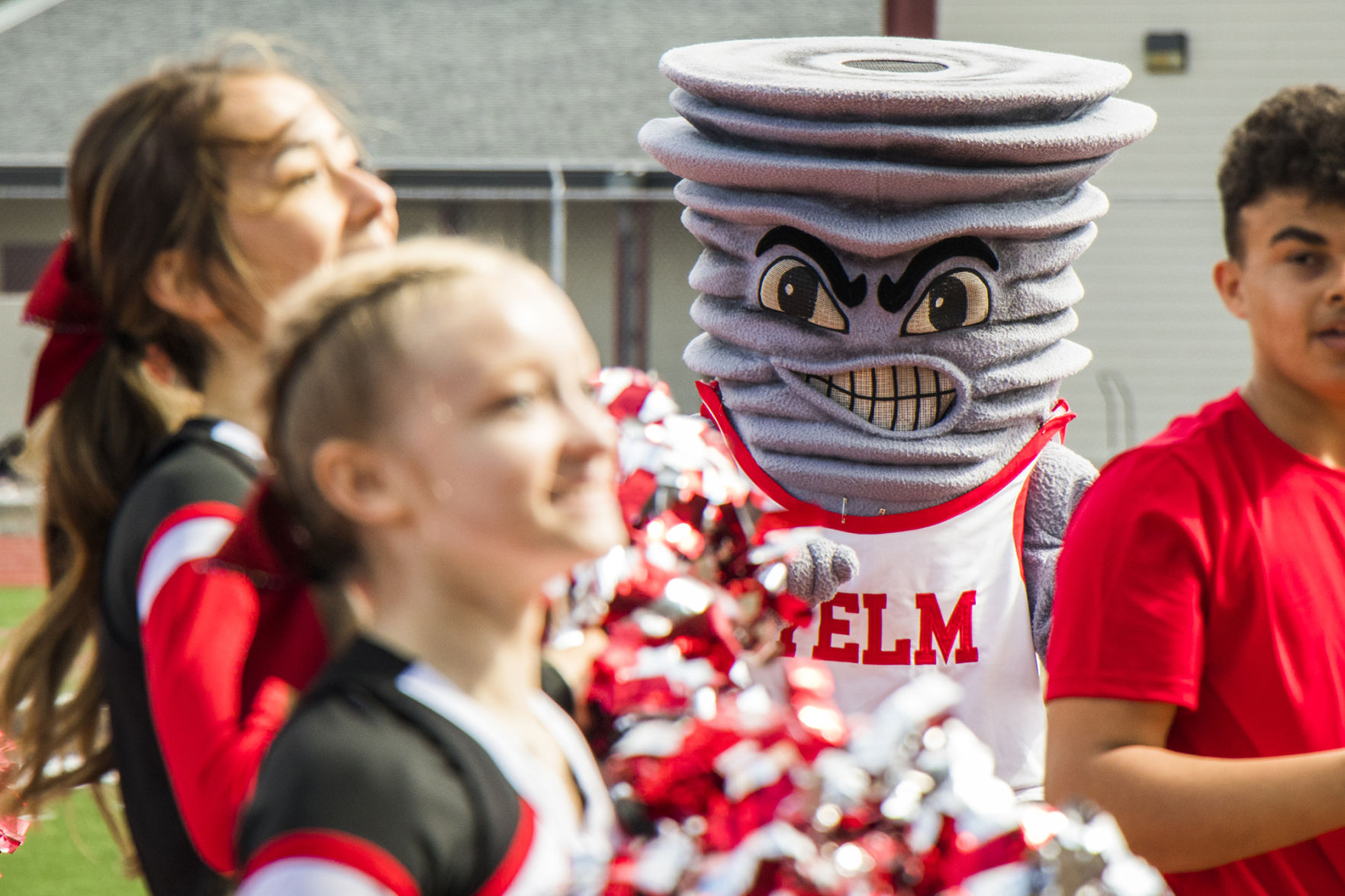 yelm.190906.yelm.seahawks.donation.jw15.jpg